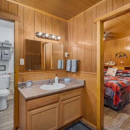 Bear Paw Lodge & Vacation Homes Vallecito エクステリア 写真