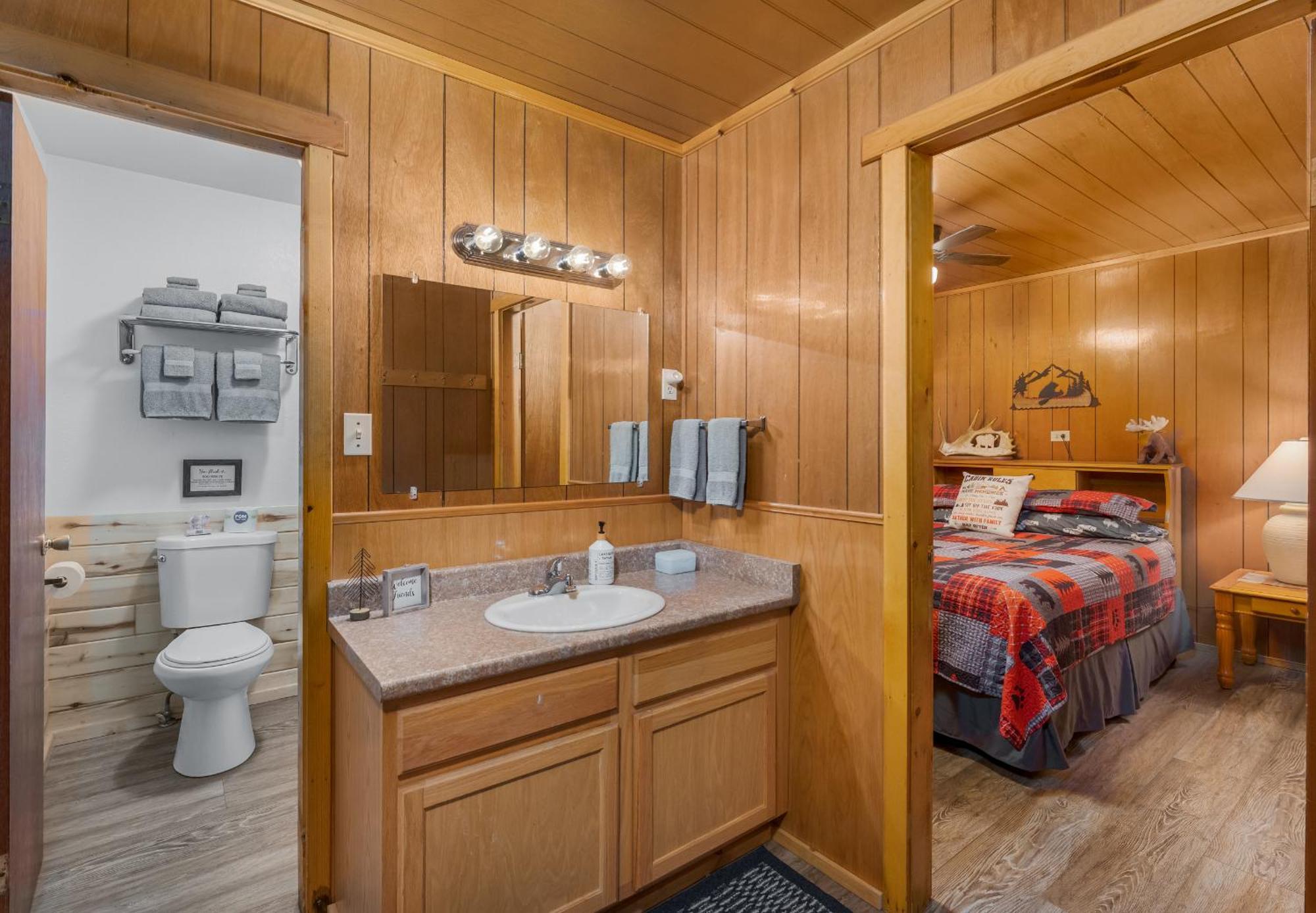 Bear Paw Lodge & Vacation Homes Vallecito エクステリア 写真
